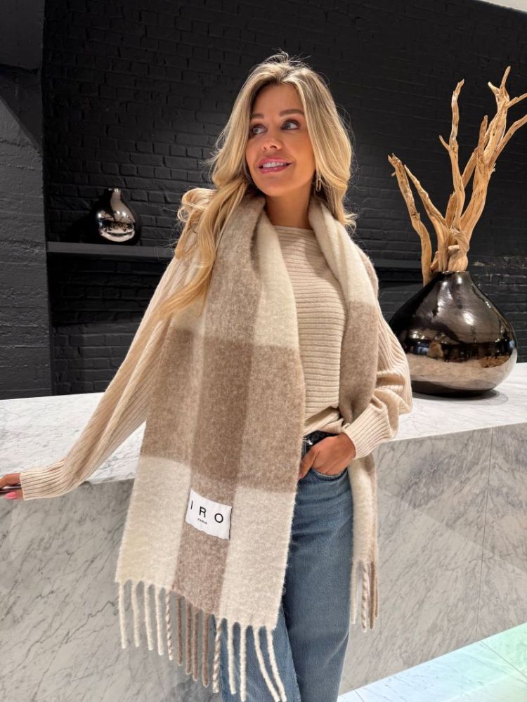  LIGHT TAUPE
