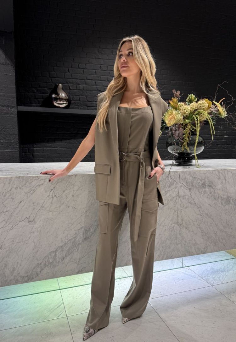 KHAKI
