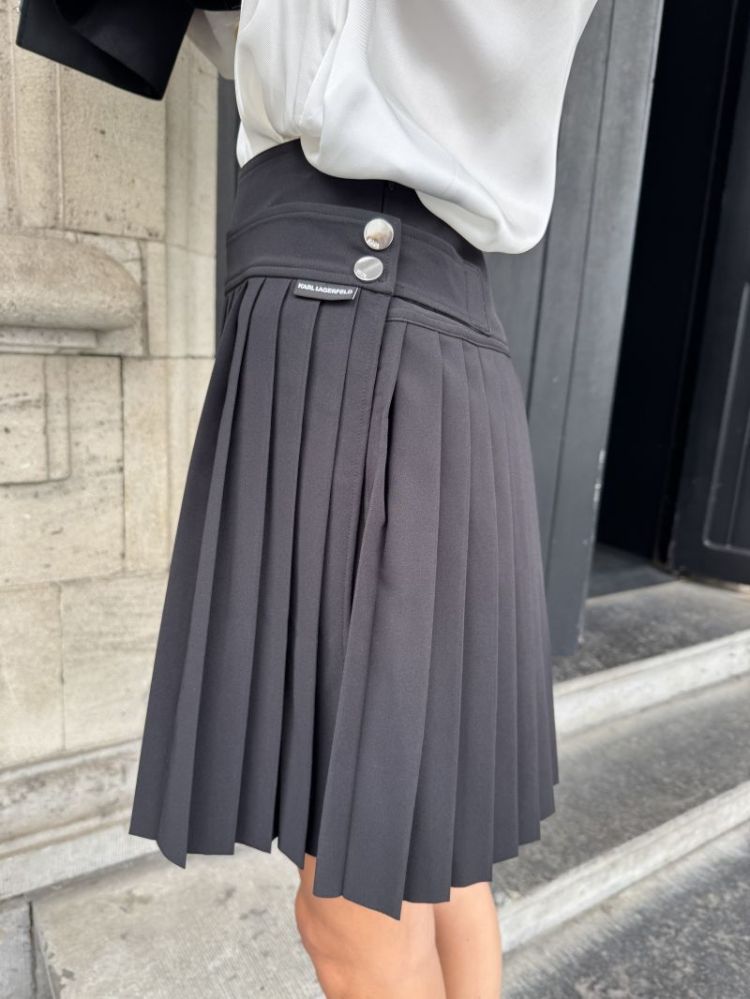  999 BLACK