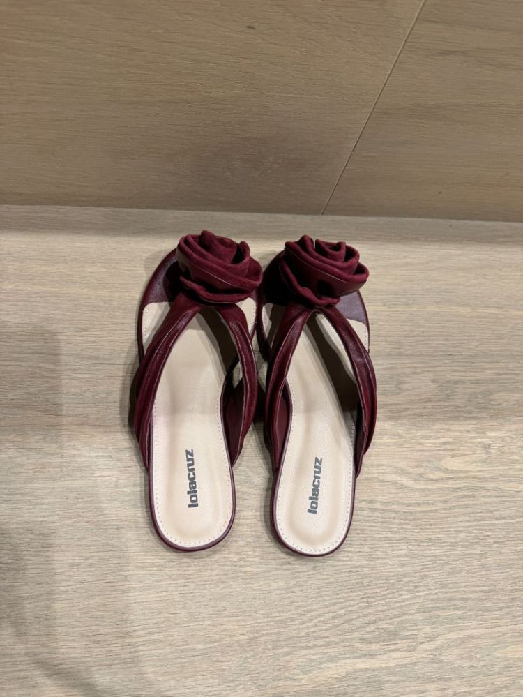  BURGUNDI