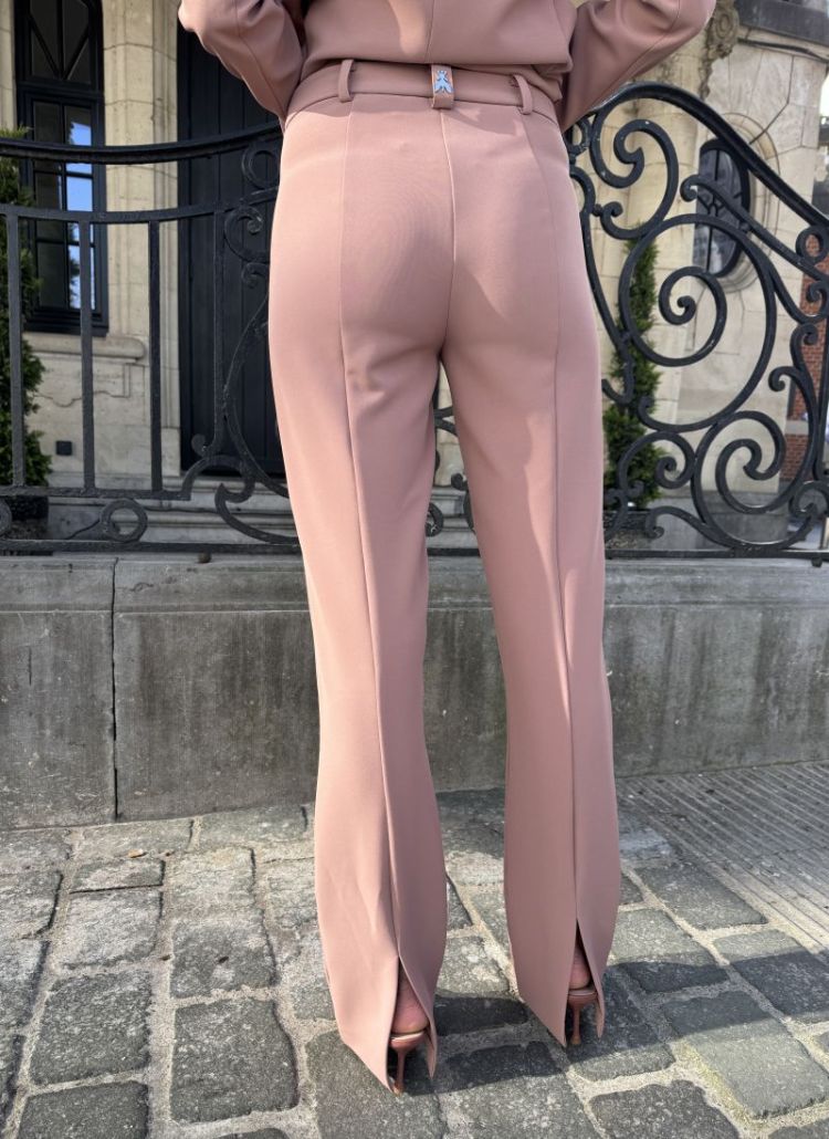  B885