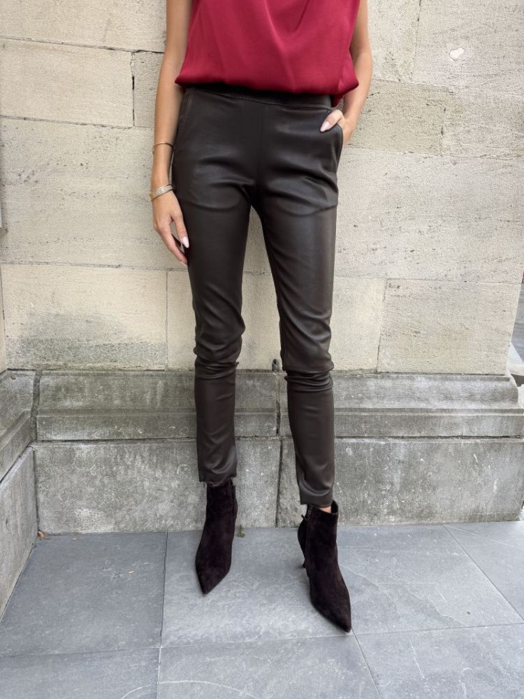 DARK BROWN