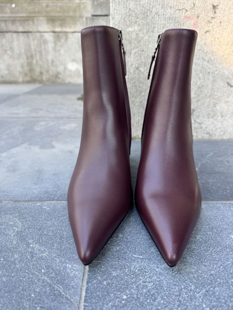  BURGUNDI